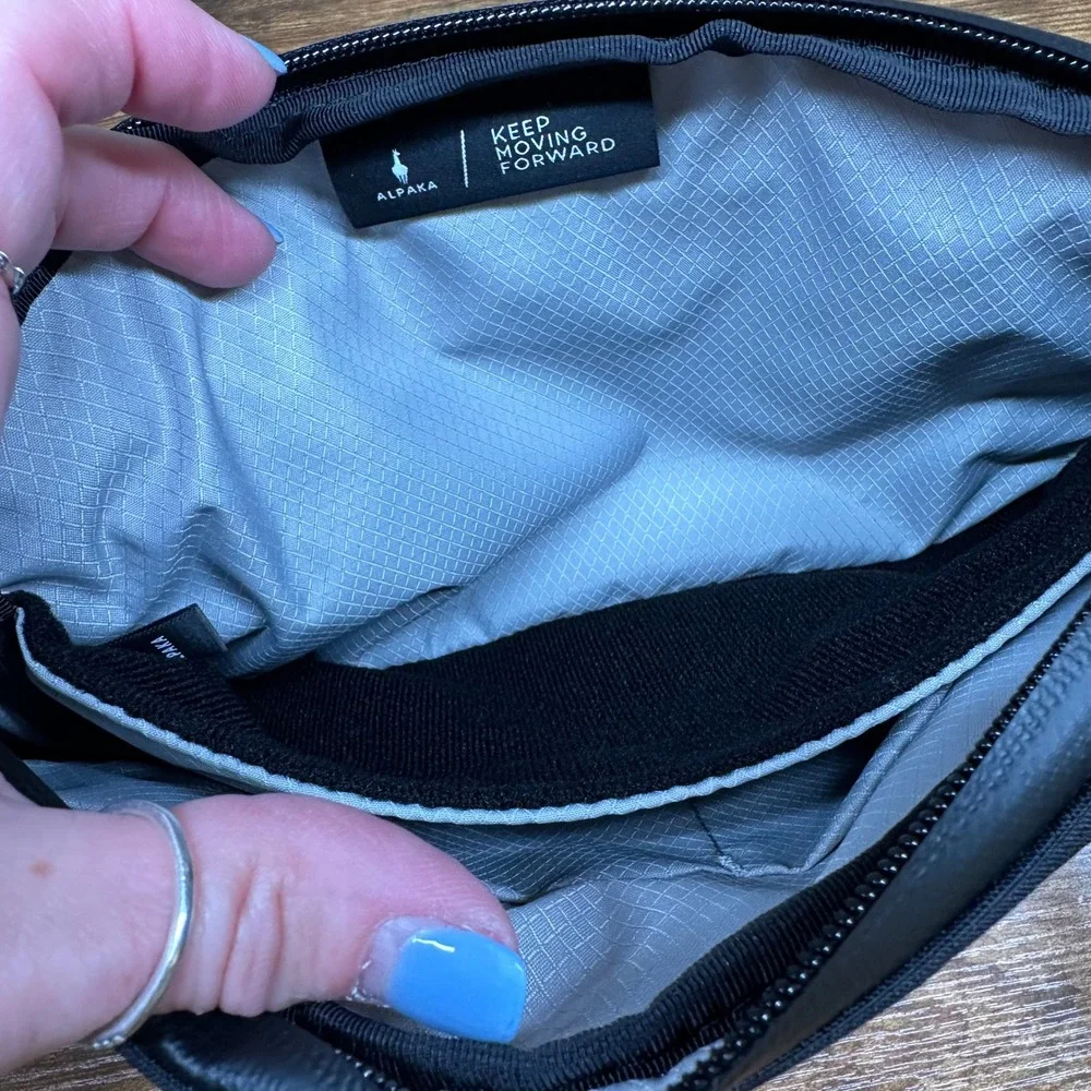 NEW Alpaka Flight Sling 2L Black Axoflux 400D Travel Crossbody Bag AA010460124